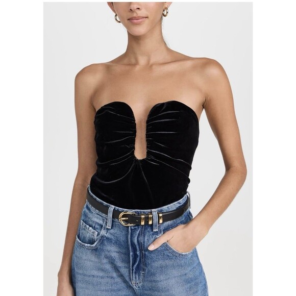 Elegant Black Strapless Velvet Top - Picture 1 of 11
